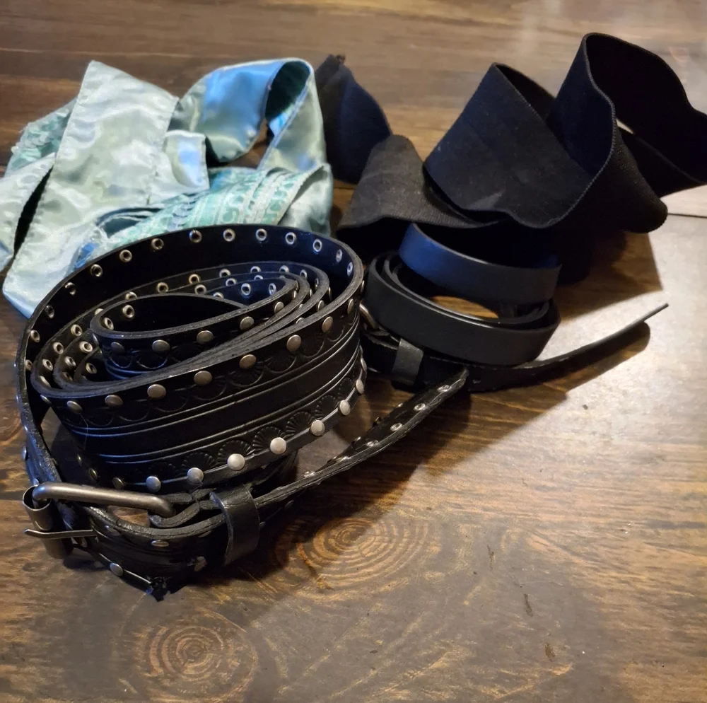 Belt Lot Set Of 4 Woman Xl Black Navy Blue Accessories (0221)